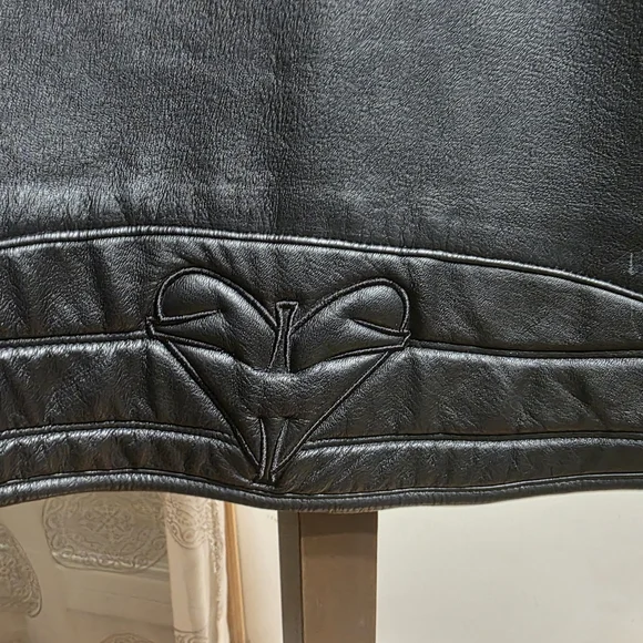 Harley-Davidson Black Leather Jacket with Red Design - Picture 5 of 13